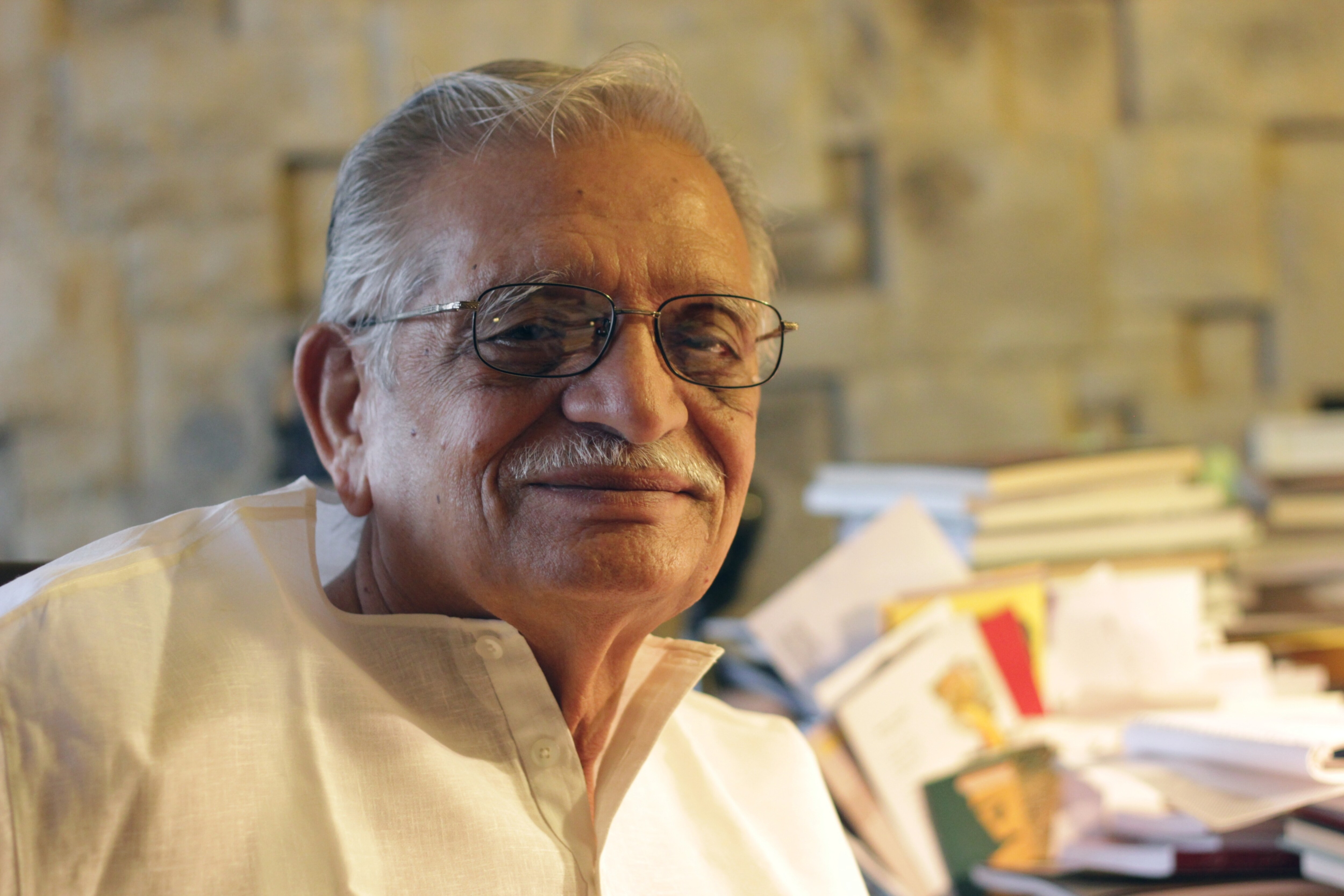Being a poet, Gulzar saheb gives voice to his critique or his disapproval through poetry, which is full of understated tanz, sarcasm and irony. (HT Photo)