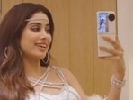 Janhvi Kapoor dresses up like Zeenat Aman. Janhvi Kapoor dresses up like Zeenat Aman.