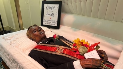 James Murphy, a man who was accidentally mummified and known publicly by the name "Stoneman Willie", lies on display at a local funeral home in Reading, Pennsylvania. (Reuters)