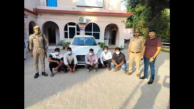 The five suspects in custody. (HT Photo) The five suspects in custody. (HT Photo)