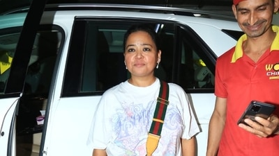 Comedian Bharti Singh was the host of the Entertainer No 1 event in Doha. She was accompanied by her son Gola and was spotted with him and her team at the Mumbai airport. Comedian Bharti Singh was the host of the Entertainer No 1 event in Doha. She was accompanied by her son Gola and was spotted with him and her team at the Mumbai airport. 