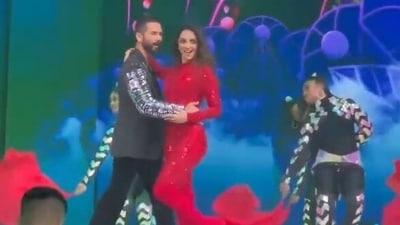 Shahid Kapoor and Kiara Advani during their performance in Doha. Shahid Kapoor and Kiara Advani during their performance in Doha.