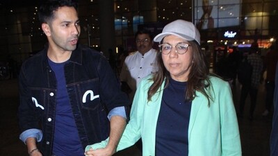 Varun Dhawan was seen with his mom Karuna Dhawan upon his return from Doha. He performed to Saturday Saturday and his other hit songs at the Qatar event. Varun Dhawan was seen with his mom Karuna Dhawan upon his return from Doha. He performed to Saturday Saturday and his other hit songs at the Qatar event. 