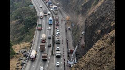 The Pune-Mumbai Expressway is likely to experience traffic snarls during the block. (Pratham Gokhale/HT Photo)