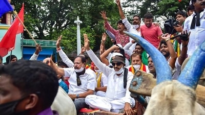Pro-Kannada activist Vatal Nagraj. Pro-Kannada activist Vatal Nagraj.