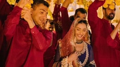 Mahira Khan wore a peacock blue anarkali for her mehendi ceremony Mahira Khan wore a peacock blue anarkali for her mehendi ceremony
