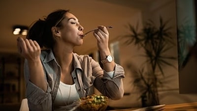 "Let's dive into some fantastic mindful eating techniques that have truly transformed my relationship with food, and I'm excited to share them with you. These tips have added a whole new level of enjoyment and mindfulness to my meals," says Nutritionist Karishma Shah in her recent Instagram post. (Freepik) "Let's dive into some fantastic mindful eating techniques that have truly transformed my relationship with food, and I'm excited to share them with you. These tips have added a whole new level of enjoyment and mindfulness to my meals," says Nutritionist Karishma Shah in her recent Instagram post. (Freepik)