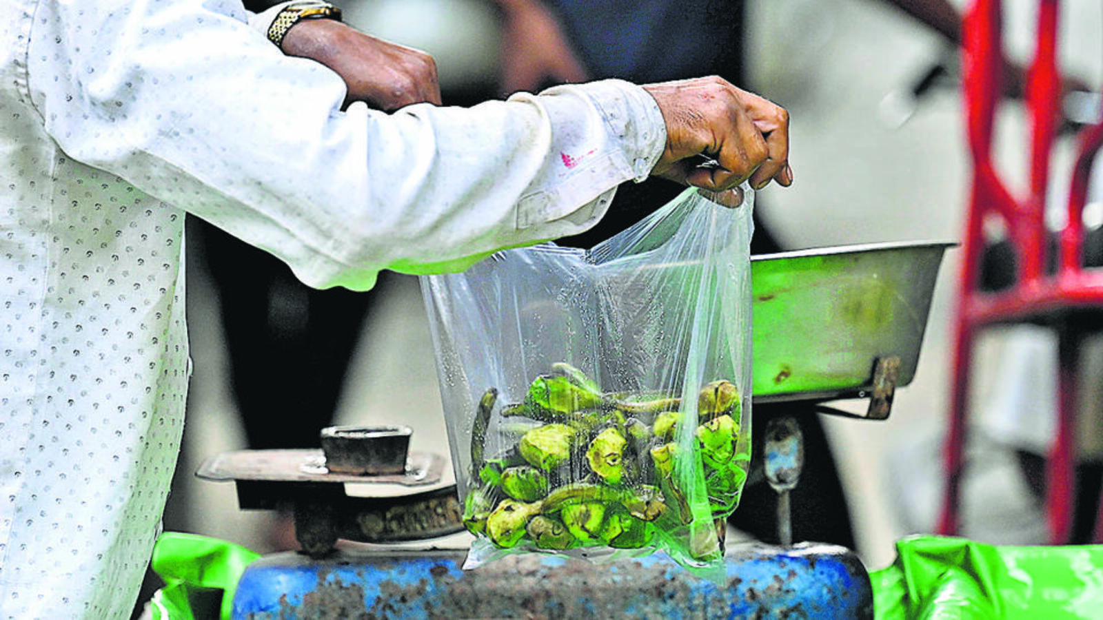 One year after ban, Delhi poor in junking single-use plastic: Survey - Vimarsana News