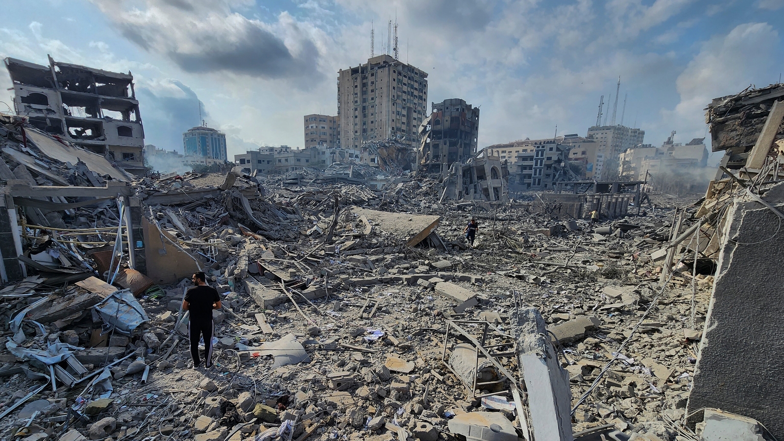X circulating 'illegal content' on Israel-Hamas conflict, EU warns Musk | World News - Vimarsana News