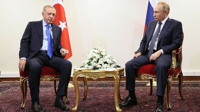 Turkish President Recep Tayyip Erdogan (L). Russian President Vladimir Putin (R) (AFP)