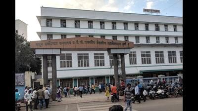Dhangekar asked the dean why Patil was not discharged from the hospital and sent back to the jail despite letters from the prison department. Thakur did not respond to media queries. (HT PHOTO) Dhangekar asked the dean why Patil was not discharged from the hospital and sent back to the jail despite letters from the prison department. Thakur did not respond to media queries. (HT PHOTO)