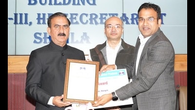 Himachal CM Sukhvinder Singh Sukhu presenting the award to Kangra DC Nipun Jindal in Shimla on Tuesday. (HT Photo) Himachal CM Sukhvinder Singh Sukhu presenting the award to Kangra DC Nipun Jindal in Shimla on Tuesday. (HT Photo)