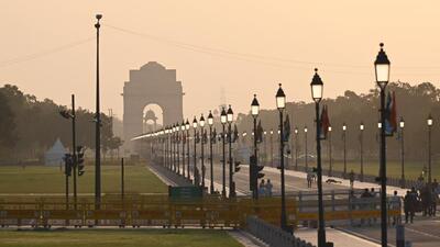 Kartvya Path covered with smog as air pollution rises in the Capital, on Tuesday. (Raj K Raj/HT PHOTO) Kartvya Path covered with smog as air pollution rises in the Capital, on Tuesday. (Raj K Raj/HT PHOTO)