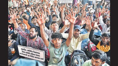 Mumbai, India – Oct 10, 2023: State Level Association of the Deaf-SLAD Organises Peace Morcha at Azad Maidan, to get their basic rights from the Maharashtra Government, in continuation of their 25th August 2023 protest, in Mumbai, India, on Tuesday, Oct 10, 2023. (Photo by Bhushan Koyande/HT Photo) Mumbai, India – Oct 10, 2023: State Level Association of the Deaf-SLAD Organises Peace Morcha at Azad Maidan, to get their basic rights from the Maharashtra Government, in continuation of their 25th August 2023 protest, in Mumbai, India, on Tuesday, Oct 10, 2023. (Photo by Bhushan Koyande/HT Photo)