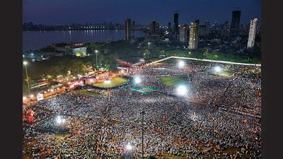Mumbai, India - October 05, 2022: Crowded Shivaji Park ground during Shiv Sena chief Uddhav Thackeray's Dusshera Rally, at Shivaji Park, Dadar, in Mumbai, India, on Wednesday, October 05, 2022. (Photo by Pratik Chorge/Hindustan Times) (HT PHOTO)