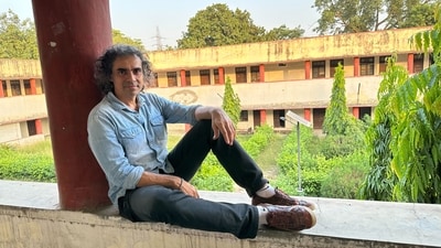 Filmmaker Imtiaz Ali recently visited the old building of boys' hostel at Hindu College.