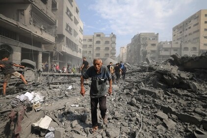 Palestinians evacuate after an Israeli airstrike in Gaza City on October 9. (AFP) Palestinians evacuate after an Israeli airstrike in Gaza City on October 9. (AFP)