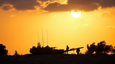 Israeli soldiers work on a tank near the Israeli Gaza border, Israel (AP) Israeli soldiers work on a tank near the Israeli Gaza border, Israel (AP)