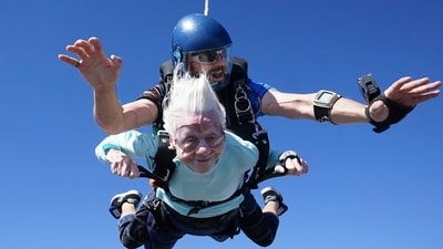 104-year-old Dorothy Hoffner while skydiving (X(formerly Twitter)/@Rainmaker1973) 104-year-old Dorothy Hoffner while skydiving (X(formerly Twitter)/@Rainmaker1973)