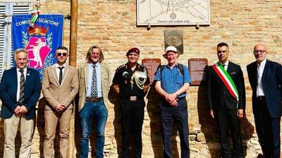 India’s defence attaché to Italy Col VS Salaria (centre, in uniform) with Freeman in blue shirt. (HT photo) India’s defence attaché to Italy Col VS Salaria (centre, in uniform) with Freeman in blue shirt. (HT photo)