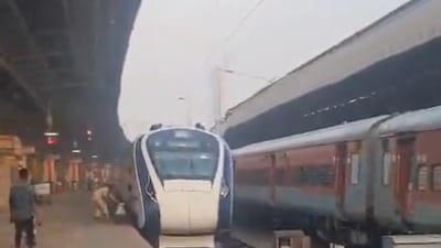 The passenger expressed his gratitude to his saviour, and thanked RPF cops for being kind and helpful (X/ @imurpartha) The passenger expressed his gratitude to his saviour, and thanked RPF cops for being kind and helpful (X/ @imurpartha)