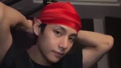 V cited he received the durag as a gift (Weverse) V cited he received the durag as a gift (Weverse)