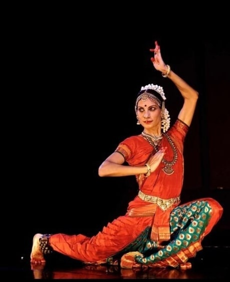 Valerie Kanti Fernando is a disciple of Guru Harikrishna Kalyanasundaram. Valerie Kanti Fernando is a disciple of Guru Harikrishna Kalyanasundaram.