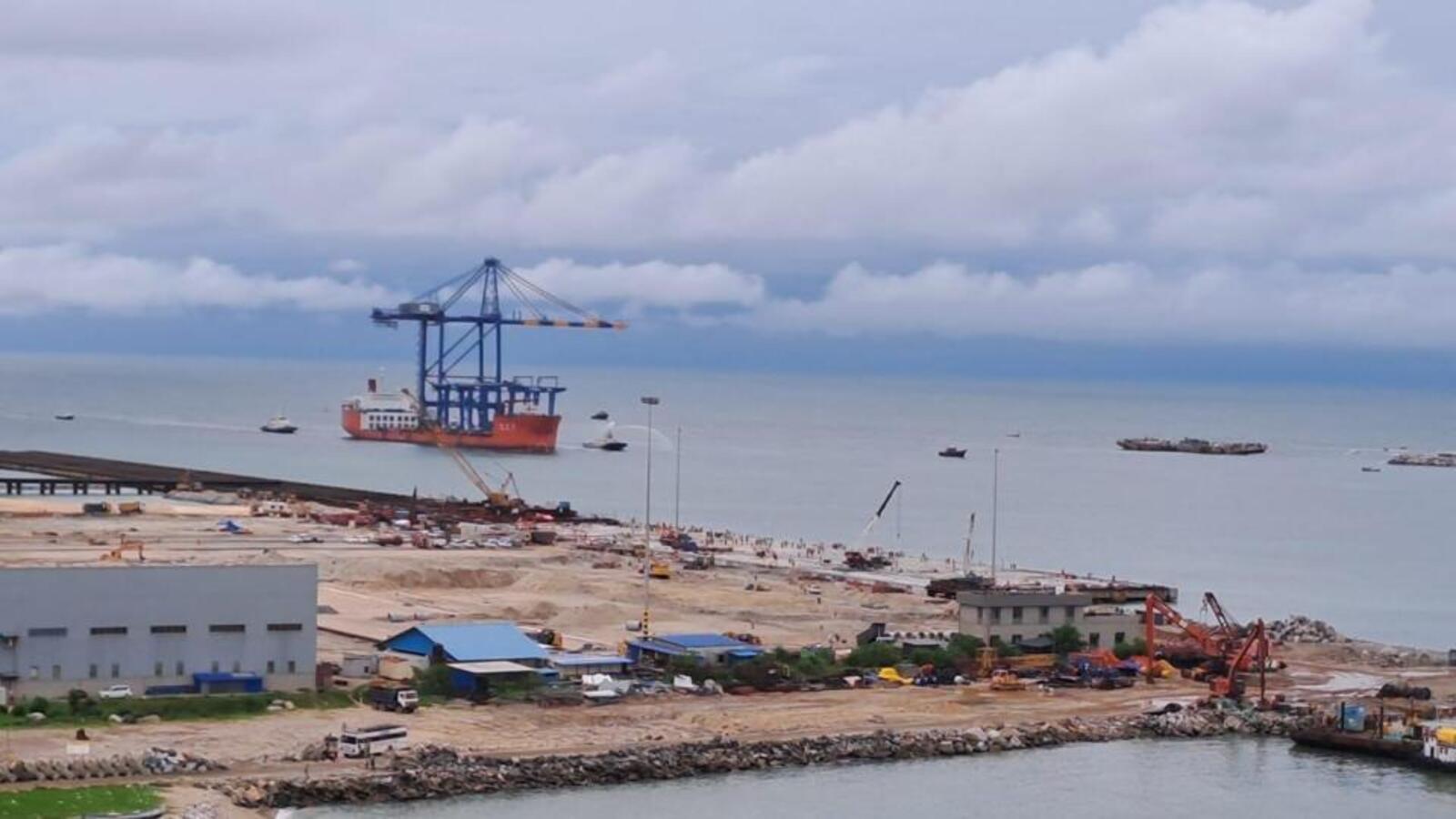 Chinese ship becomes first to be docked at Vizhinjam port, gets water salute - Vimarsana News