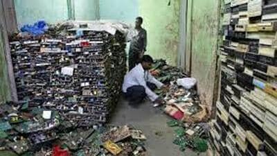 A majority of the e-waste in Delhi lands up in landfill sites or garbage bins. (HT Photo) A majority of the e-waste in Delhi lands up in landfill sites or garbage bins. (HT Photo)