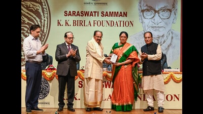 From left: HT Media board member Priyavrat Bhartia, former SC judge justice Arjan Kumar Sikri, former Union minister M Veerappa Moily presenting the Saraswati Samman to noted author and activist Sivasankari, and director of the KK Birla Foundation, Dr Suresh Rituparna in New Delhi on Thursday. (Hindustan Times) From left: HT Media board member Priyavrat Bhartia, former SC judge justice Arjan Kumar Sikri, former Union minister M Veerappa Moily presenting the Saraswati Samman to noted author and activist Sivasankari, and director of the KK Birla Foundation, Dr Suresh Rituparna in New Delhi on Thursday. (Hindustan Times)
