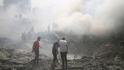 Palestinians look for survivors after an Israeli airstrike in Rafah refugee camp, southern Gaza Strip, (AP) Palestinians look for survivors after an Israeli airstrike in Rafah refugee camp, southern Gaza Strip, (AP)