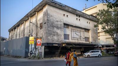 Mumbai, India - Oct. 12, 2023: A view of Chandan Cinema Building at Juhu in Mumbai, India, on Thursday, October 12, 2023. (Photo by Satish Bate/ Hindustan Times) (Hindustan Times) Mumbai, India - Oct. 12, 2023: A view of Chandan Cinema Building at Juhu in Mumbai, India, on Thursday, October 12, 2023. (Photo by Satish Bate/ Hindustan Times) (Hindustan Times)