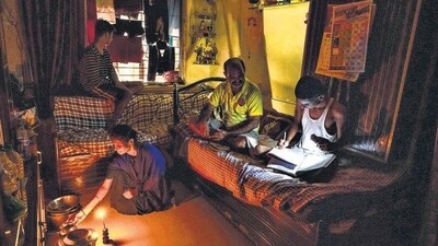 The BESCOM schedules more power cuts during weekends when the load on the grid is lighter. (Photo by Satish Bate/ Hindustan Times) (Hindustan Times) The BESCOM schedules more power cuts during weekends when the load on the grid is lighter. (Photo by Satish Bate/ Hindustan Times) (Hindustan Times)