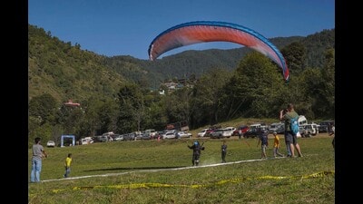 Paragliders during Shimla flying festival at Junga on Thursday. (PTI)