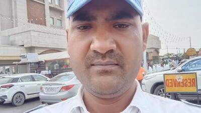 Taxi driver Bijender Shah. (HT Photo) Taxi driver Bijender Shah. (HT Photo)