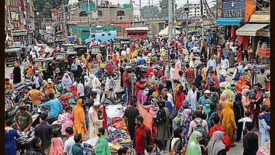 The crowded Goni Khan Market lacks parking spots and public washrooms (Waseem Andrabi/HT) The crowded Goni Khan Market lacks parking spots and public washrooms (Waseem Andrabi/HT)