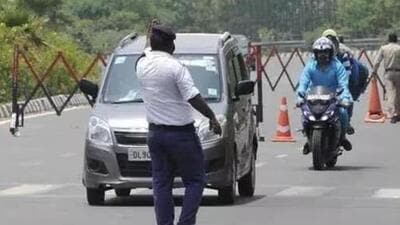 Two more men, associates of the two impersonating traffic policemen, also reached the spot and stole the bag containing ₹50 lakh (FILE PHOTO/REPRESENTATIVE IMAGE) Two more men, associates of the two impersonating traffic policemen, also reached the spot and stole the bag containing ₹50 lakh (FILE PHOTO/REPRESENTATIVE IMAGE)