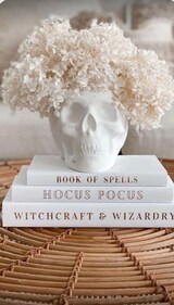 White decor for Halloween (Pinterest) White decor for Halloween (Pinterest)