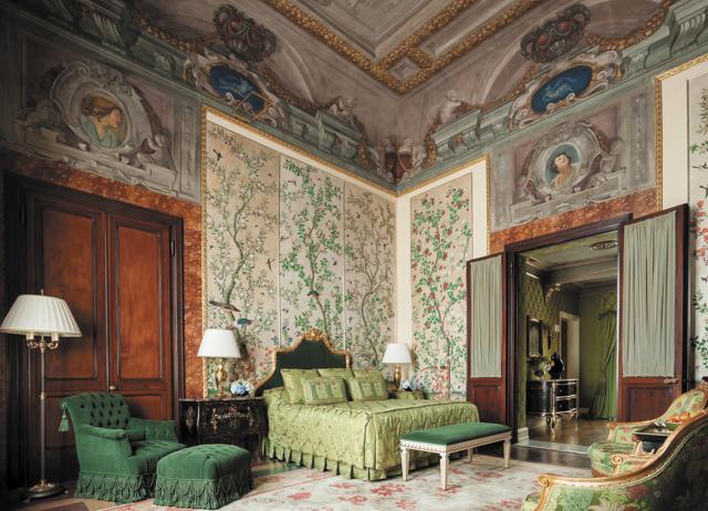 The rooms at the Four Seasons in Florence are over 500 years old. The hotel celebrates both classic and modern art. The rooms at the Four Seasons in Florence are over 500 years old. The hotel celebrates both classic and modern art.