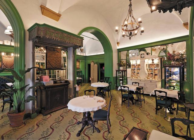 Gucci Osteria has a Michelin star and two tasting menus. There is no restaurant like it anywhere else in the world. Gucci Osteria has a Michelin star and two tasting menus. There is no restaurant like it anywhere else in the world.