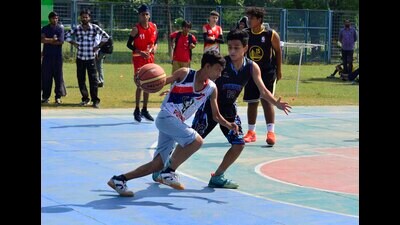 Players in action during the basketball game in Ludhiana. (HT PHOTO) Players in action during the basketball game in Ludhiana. (HT PHOTO)
