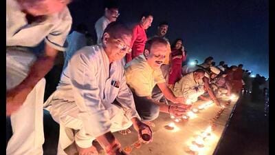 Ram Mandir Trust members lighting diyas at Ram ki Paidi in Ayodhya. (Ravinder Singh /HH Ayodhya)