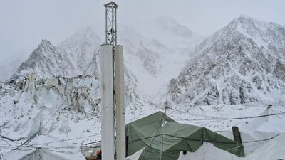 Mobile tower installed at the Siachen Glacier. (X/@Fire and Fury Corps) Mobile tower installed at the Siachen Glacier. (X/@Fire and Fury Corps)