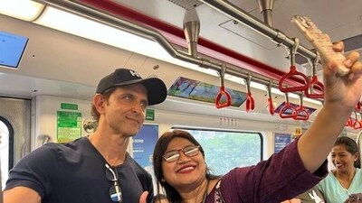 Hrithik Roshan poses with a commuter for a selfie in the Mumbai metro Hrithik Roshan poses with a commuter for a selfie in the Mumbai metro