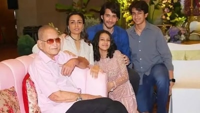 (L-R) Late actor Krishna, Namrata Shirodkar, Sitara Ghattamaneni, Mahesh Babu and Gautam Ghattamaneni pose for the camera. (L-R) Late actor Krishna, Namrata Shirodkar, Sitara Ghattamaneni, Mahesh Babu and Gautam Ghattamaneni pose for the camera.
