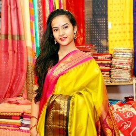 At this lifestyle exhibition cum sale of exquisite handloom products, there's something for every age group. At this lifestyle exhibition cum sale of exquisite handloom products, there's something for every age group.