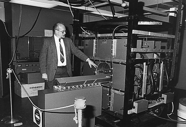 Paul Lauterbur with the NMR device that he used to generate the first MRI scan. (Stony Brook University)