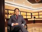 A school dropout, Alukkas went to the Middle East to open the family's first overseas store in 1987 in Abu Dhabi.
