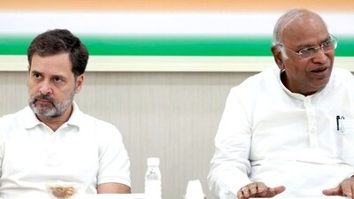 Congress President Mallikarjun Kharge with party leader Rahul Gandhi. (Congress twitter) Congress President Mallikarjun Kharge with party leader Rahul Gandhi. (Congress twitter)