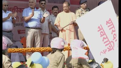 CM Yogi Adityanath flags off women empowerment rally in Lucknow on Saturday. (HT photo) CM Yogi Adityanath flags off women empowerment rally in Lucknow on Saturday. (HT photo)